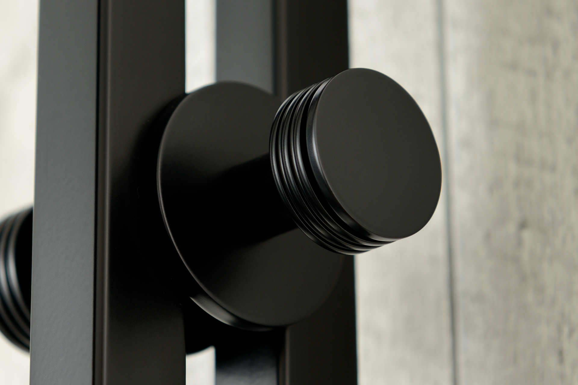 Матовый чёрный